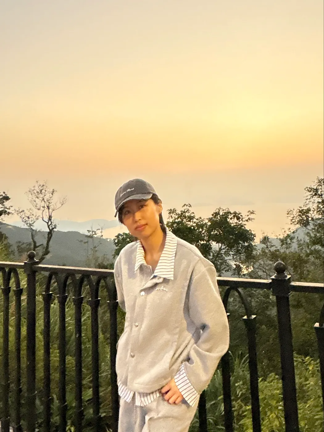 多乐在山间黄昏时刻的照片